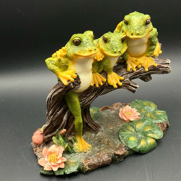 Charming Frog Trio Figurine - Picture 11 of 15